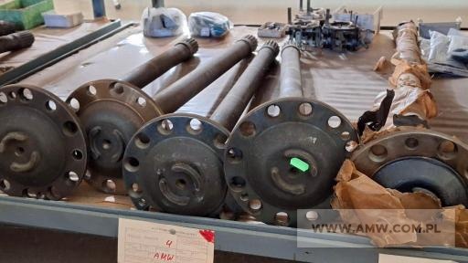 Części samochodowe (AUTOSAN, KAMAZ, UAZ) - pakiet zawierający 149 poz. asort. (wg oddzielnego wykazu), w tym m.in.: czujniki, drzwi prawe, głowica cylindrów, krzyżaki wału napędowego, mechanizm kierowniczy oraz różnicowy, pierścienie, pompa wody, półosie, resory tylne, skrzynia odbioru mocy, tarcze dociskowe sprzęgła, uszczelki, wały napędowe, zawory, zestawy panewek, zwrotnica osi przedniej itp. 